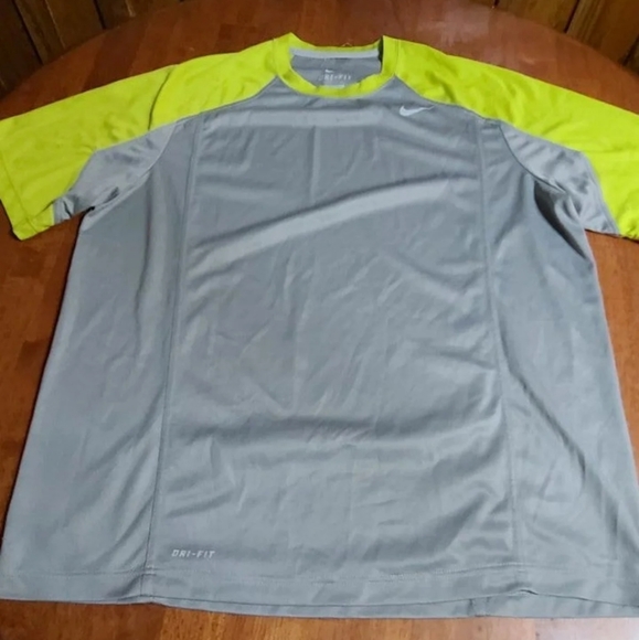 2 xlarge mens nike shirts